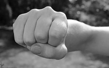 Former Cebu PCG member slaps teacher in front of arrested students